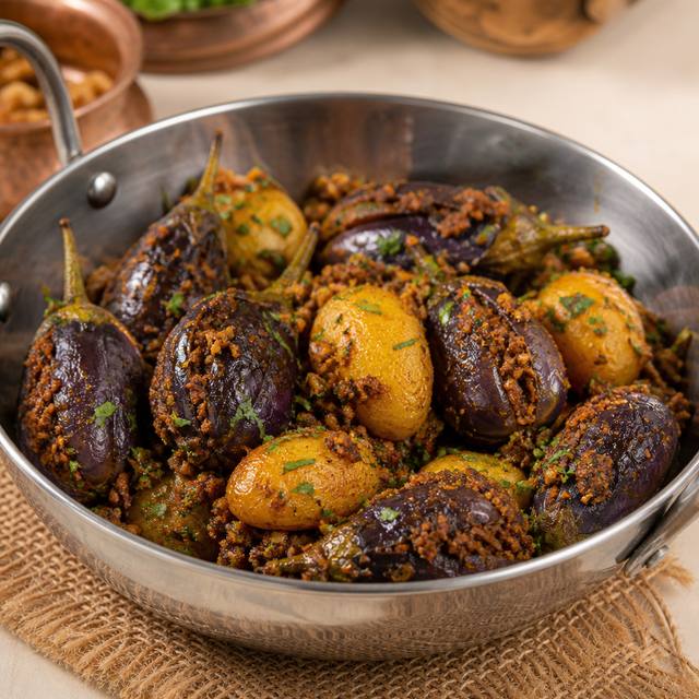 કાઠિયાવાડી ભરેલા રીંગણ-બટાકા